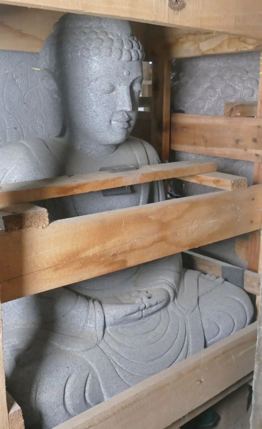  Product image 1 of the product “Seated Buddha made of high value riverstone with the hand gesture “meditation”, height 74cm. Stonemason’s work ”